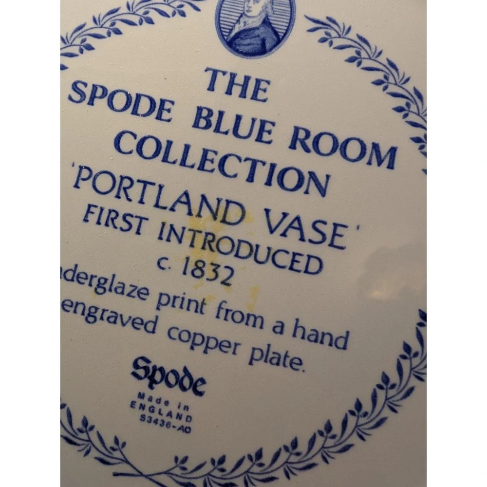 THE SPODE BLUE ROOM COLLECTION PORTLAND VASE 10 1/2